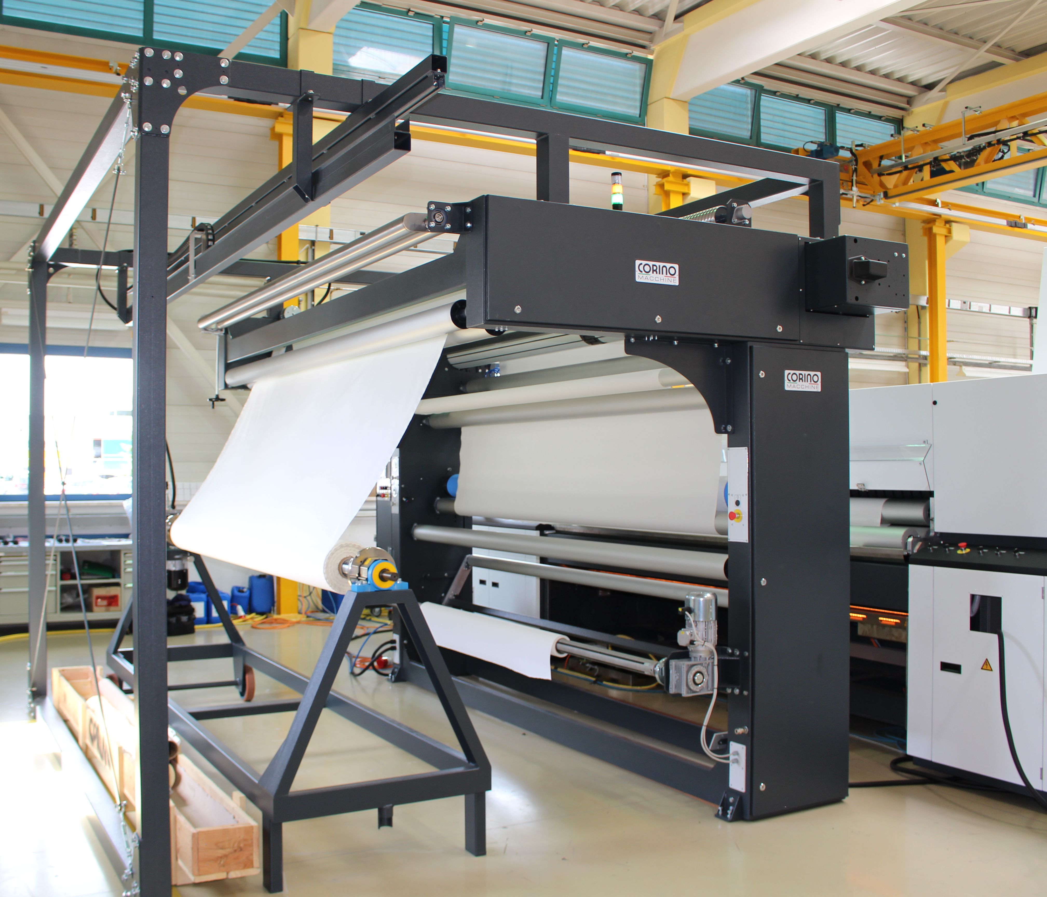 Nuova entrata aerea per stampanti digitali per tessuti fino a 3200 mm di altezza!